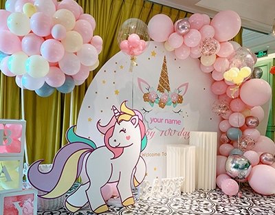 С�ɰ�Ů�����������뱳��������